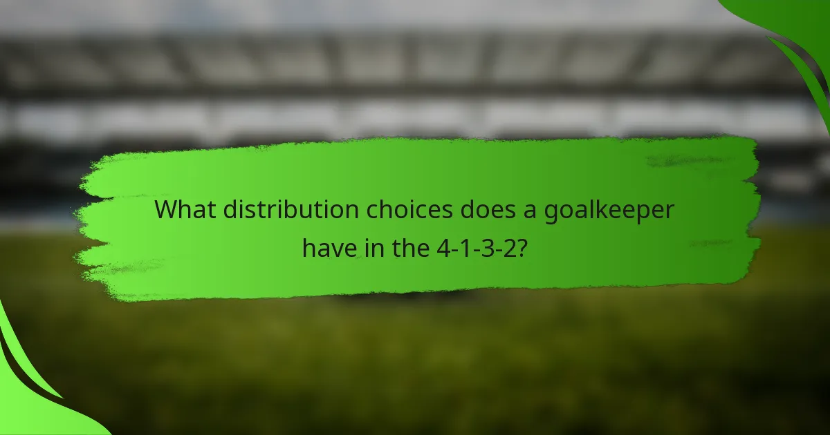 What distribution choices does a goalkeeper have in the 4-1-3-2?