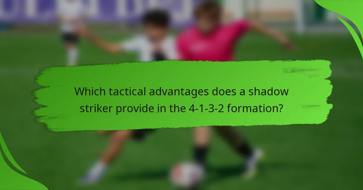 Which tactical advantages does a shadow striker provide in the 4-1-3-2 formation?